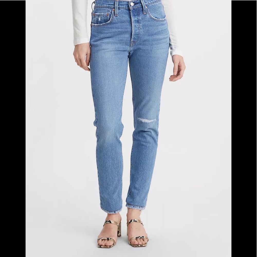 NWT Levi’s 501 skinny leg button fly Jean